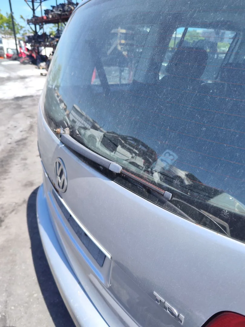 Foto de BRAZO LIMPIA TRASERO VOLKSWAGEN TOURAN (1T1) 1.9 TDI (105 CV / 77 KW)
