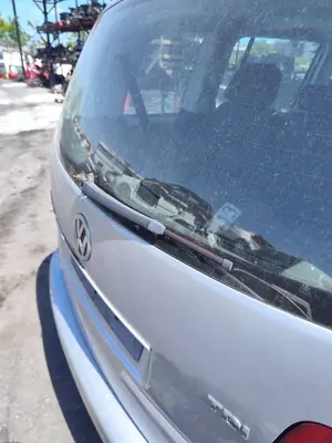 Foto de BRAZO LIMPIA TRASERO VOLKSWAGEN TOURAN (1T1) 1.9 TDI (105 CV / 77 KW)