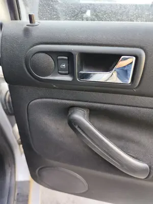 Foto de MANETA EXTERIOR TRASERA DERECHA VOLKSWAGEN PASSAT BERLINA (3B2) 1.9 TDI (110 CV / 81 KW) referencia 3B0837207G FKZ foto 21