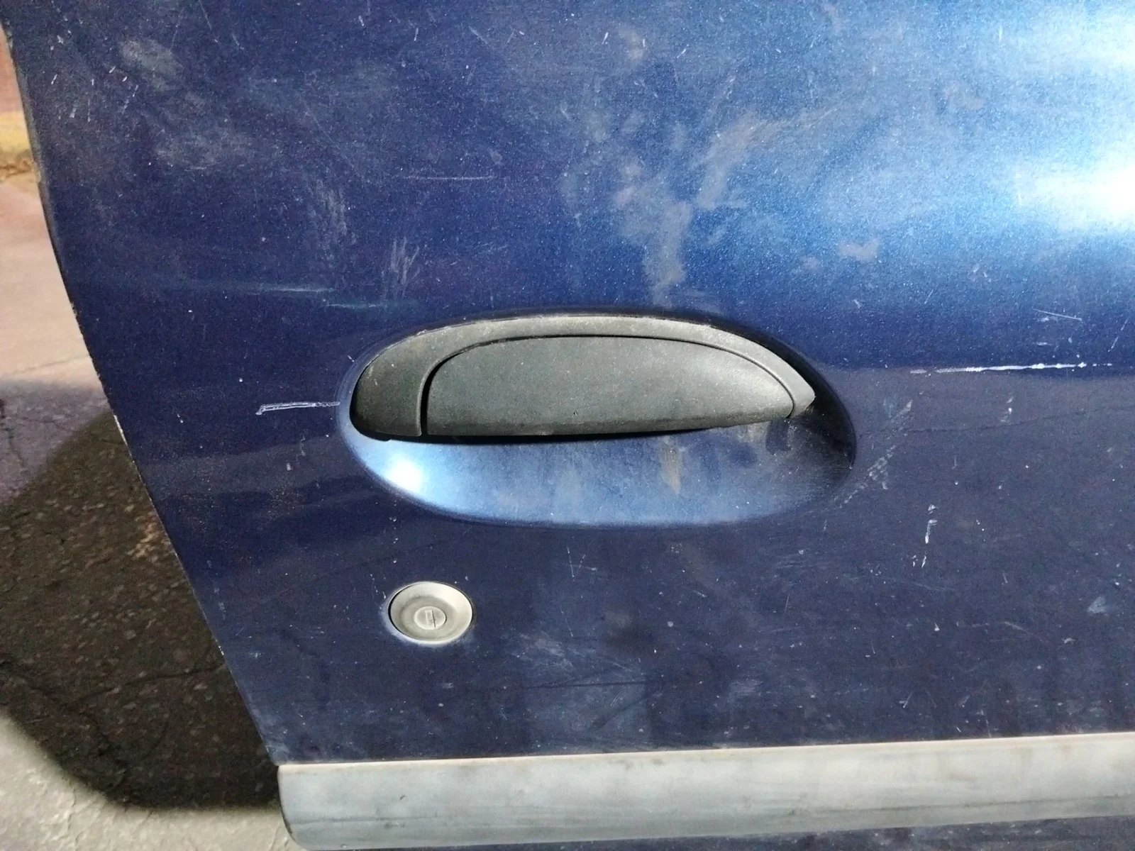 Foto de MANETA EXTERIOR DELANTERA DERECHA RENAULT CLIO II FASE I (B/CB0) 1.4 16V (98 CV / 72 KW)
