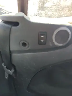 Foto de MANDO ELEVALUNAS TRASERO DERECHO FORD FOCUS CABRIO (CA5) 2.0 TDCi CAT (136 CV / 100 KW)