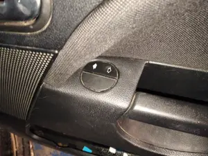 Foto de MANDO ELEVALUNAS DELANTERO DERECHO FORD FIESTA (CBK)