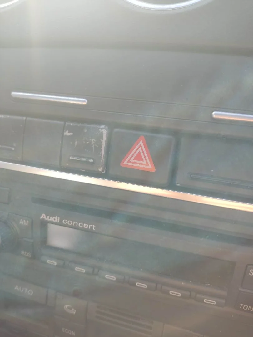 Foto de WARNING AUDI A4 CABRIOLET (8H) 2.5 V6 24V TDI (163 CV / 120 KW)