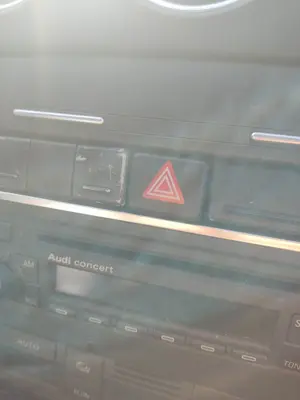 Foto de WARNING AUDI A4 CABRIOLET (8H) 2.5 V6 24V TDI (163 CV / 120 KW)