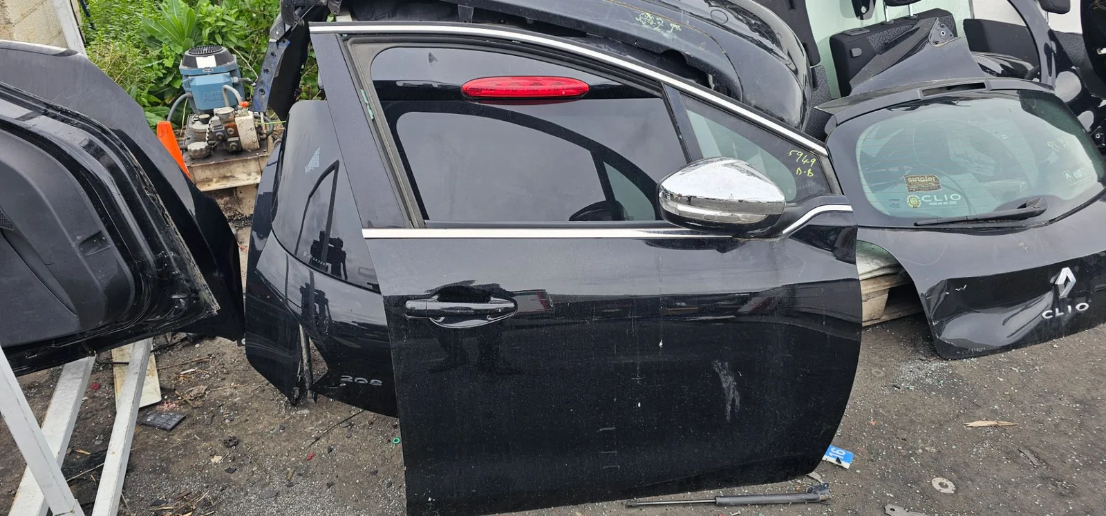 Foto de PUERTA DELANTERA DERECHA PEUGEOT 208 1.2 12V e-VTi / PureTech (81 CV / 60 KW) referencia 9807820680