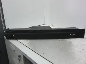 Foto de MOLDURAS TRASERAS PORSCHE MACAN (95BA) referencia 8R0861828 foto 3