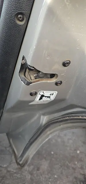 Foto de CERRADURA PUERTA TRASERA DERECHA FORD MONDEO BERLINA (GE) 2.0 16V DI TD CAT (116 CV / 85 KW) referencia 4057989