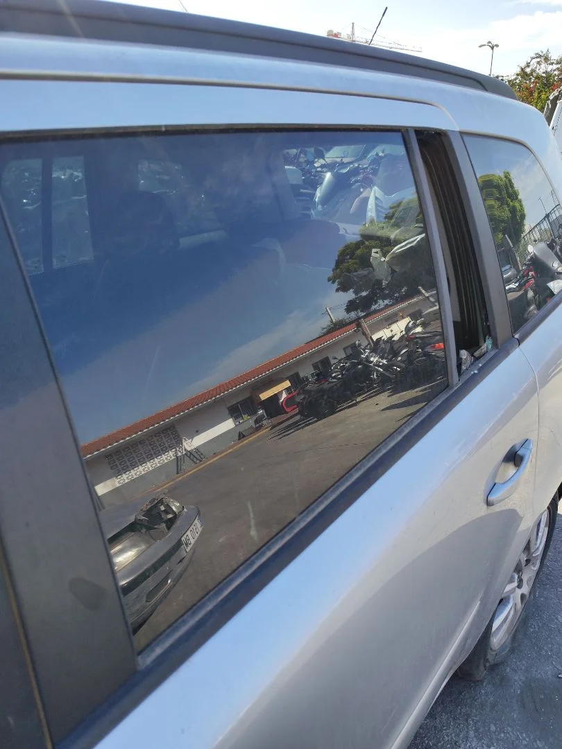 Foto de LUNA TRASERA IZQUIERDA OPEL ZAFIRA B 1.9 CDTI (120 CV / 88 KW) referencia 93184337