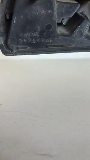 Foto de REJILLA DELANTERA PEUGEOT 206 BERLINA 4-PT. referencia 9628688677 foto 2