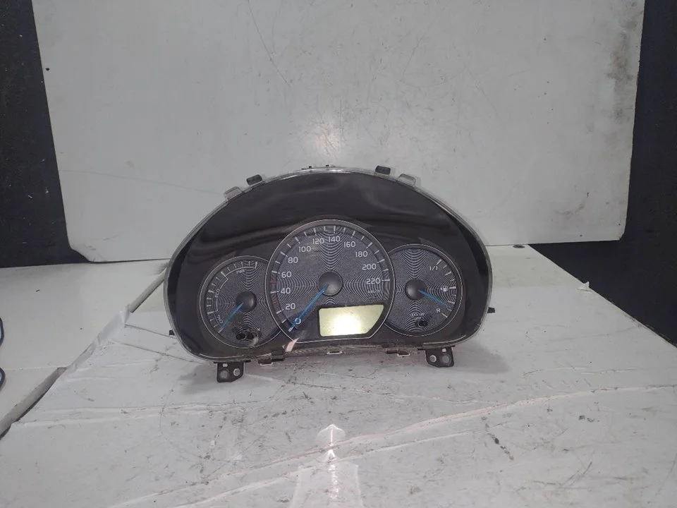 Foto de CUADRO INSTRUMENTOS TOYOTA YARIS (P13) 1.5 16V CAT (Híbrido) (75 CV / 55 KW) referencia 838000DT70