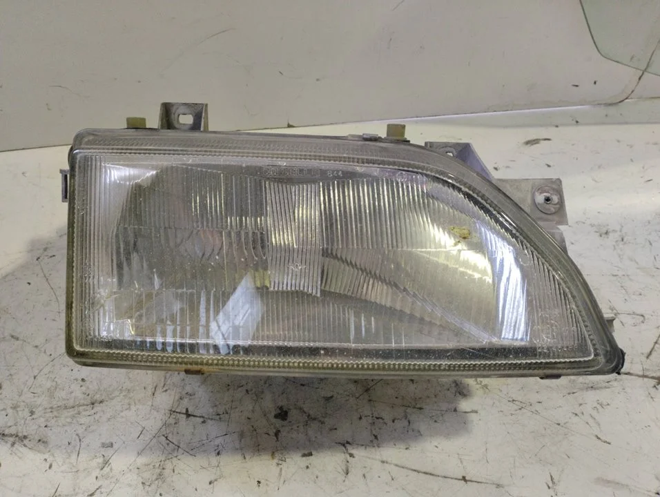 Foto de FARO DERECHO FORD ESCORT BERL./TURNIER referencia 6245488