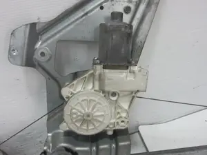 Foto de ELEVALUNAS DELANTERO IZQUIERDO VOLKSWAGEN CRAFTER FURGÓN (2E) 2.5 TDI DPF (136 CV / 100 KW) referencia A9067200046 foto 4