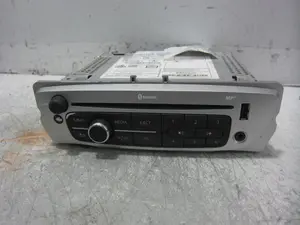 Foto de SISTEMA AUDIO / RADIO CD RENAULT MEGANE III BERLINA 5P 1.6 16V CAT (101 CV / 74 KW) referencia 281158023R