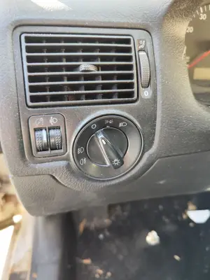 Foto de MANDO LUCES VOLKSWAGEN GOLF IV BERLINA (1J1)(10.1997) 2.0  (116 CV / 85 KW)