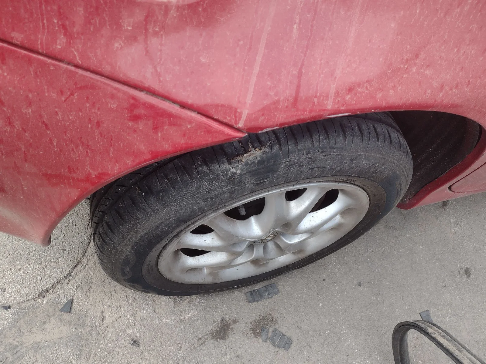 Foto de LLANTA ALFA ROMEO 147 (190) 1.6 16V CAT (105 CV / 77 KW) referencia 0046557982