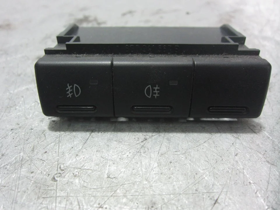 Foto de NO IDENTIFICADO AUDI A4 BERLINA (B5) 1.8 20V (125 CV / 92 KW) referencia 8D0941567B
