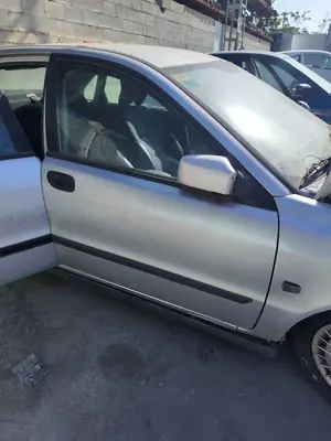 Foto de PUERTA DELANTERA DERECHA VOLVO S40 BERLINA 1.9 Diesel CAT (116 CV / 85 KW) referencia 30632667 foto 2