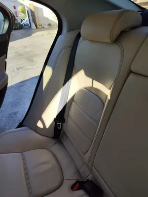 Foto de CINTURON SEGURIDAD TRASERO DERECHO JAGUAR XE 2.0  Turbo CAT (200 CV / 147 KW) referencia 8X23F611B68