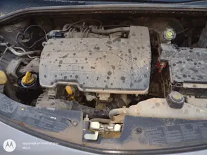Foto de MOTOR COMPLETO RENAULT CLIO III 1.2 16V (75 CV / 55 KW)