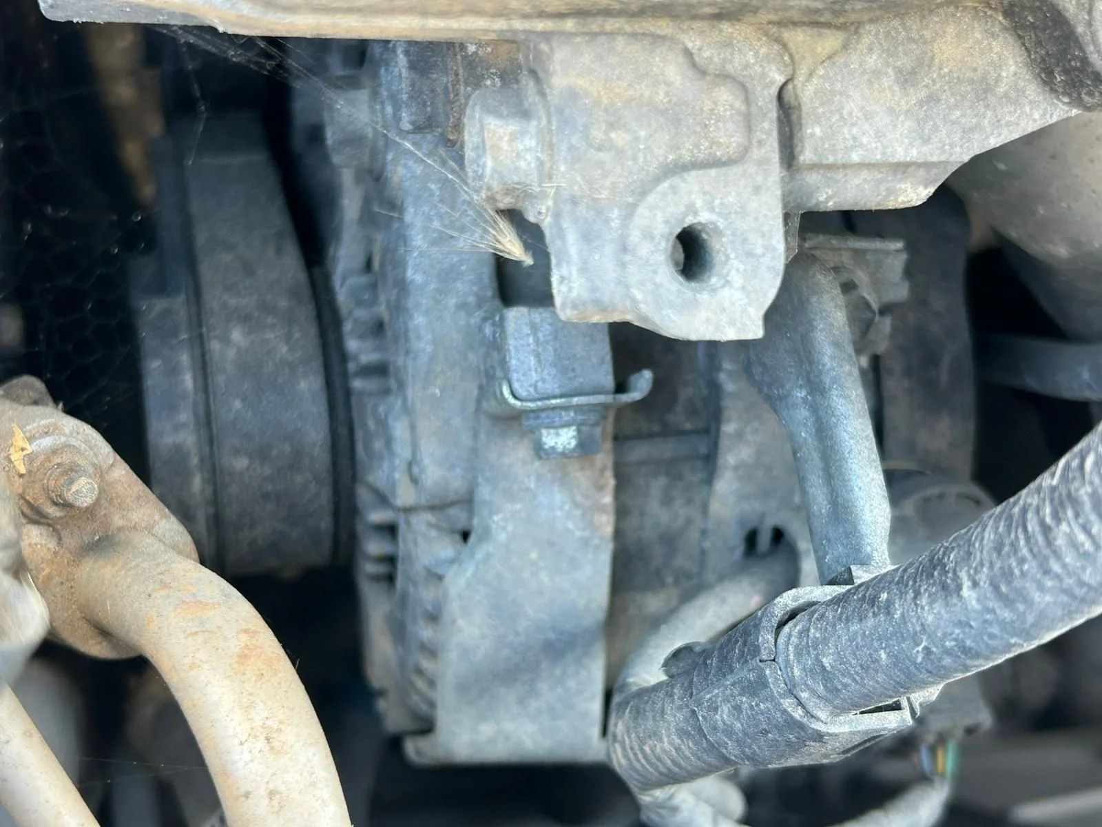 Foto de ALTERNADOR TOYOTA YARIS (KSP9/SCP9/NLP9) 1.3 16V CAT (101 CV / 74 KW) referencia 270600Y030