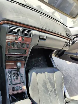 Foto de CONSOLA CENTRAL MERCEDES-BENZ CLASE E (BM 210) BERLINA 2.2 CDI CAT (143 CV / 105 KW)