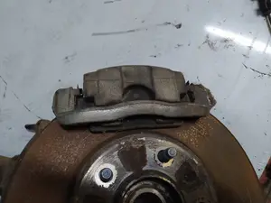 Foto de PINZA DE FRENO DELANTERA DERECHA OPEL ASTRA J BERLINA 5P 1.7 16V CDTI (110 CV / 81 KW) referencia 13301227 foto 2