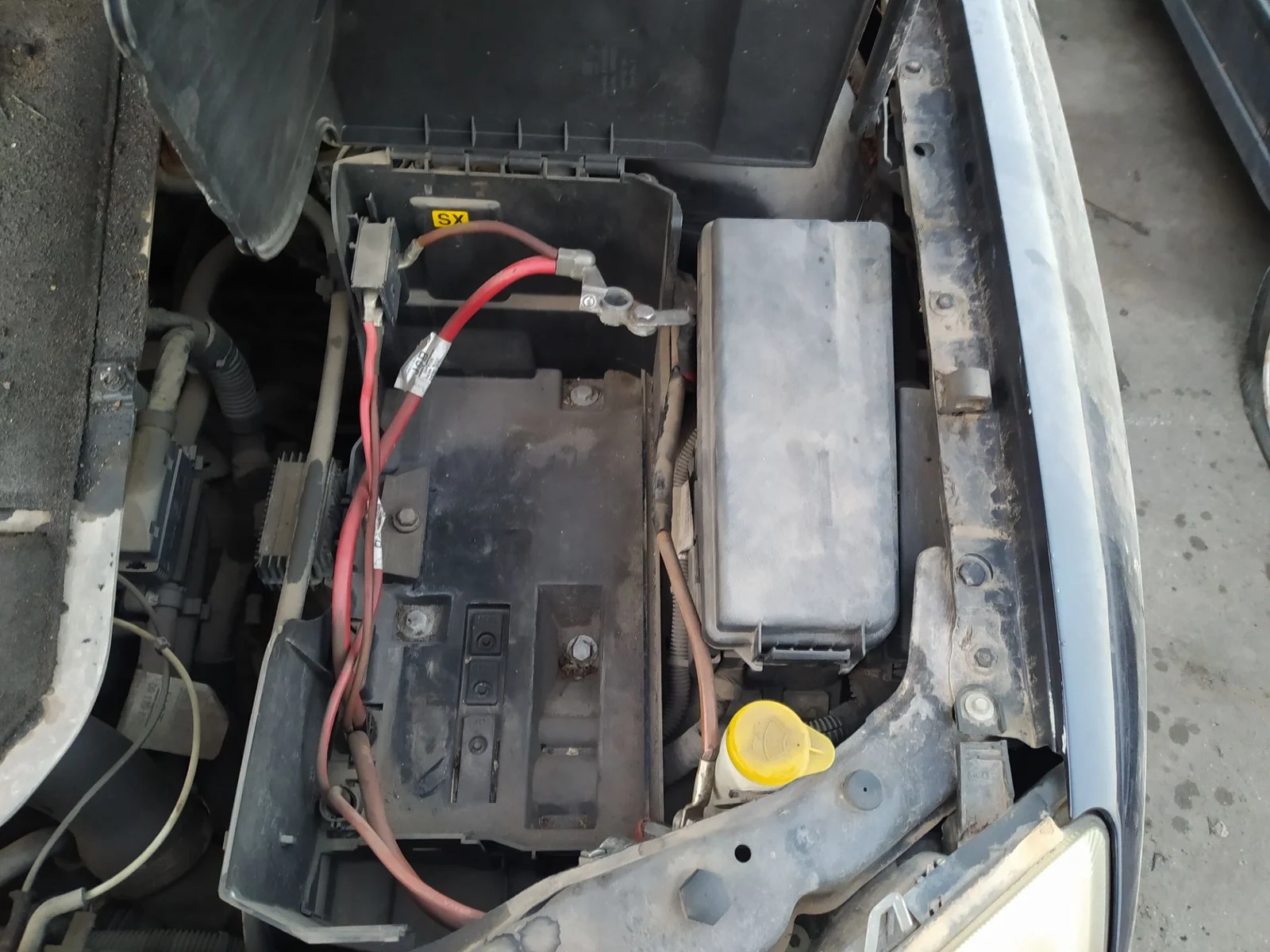 Foto de CAJA RELES / FUSIBLES OPEL VECTRA C BERLINA 2.0 DTI (101 CV / 74 KW)