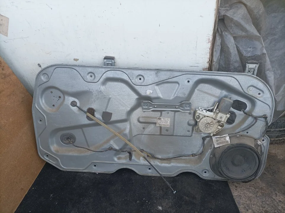 Foto de ELEVALUNAS DELANTERO IZQUIERDO OPEL CORSA C 1.2 16V CAT (Z 12 XE / LW4) (75 CV / 55 KW) referencia 4M51B203A29BE