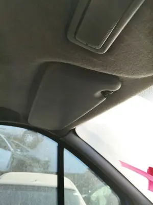 Foto de PARASOL IZQUIERDO RENAULT TRAFIC II COMBI 1.9 Diesel (101 CV / 74 KW)
