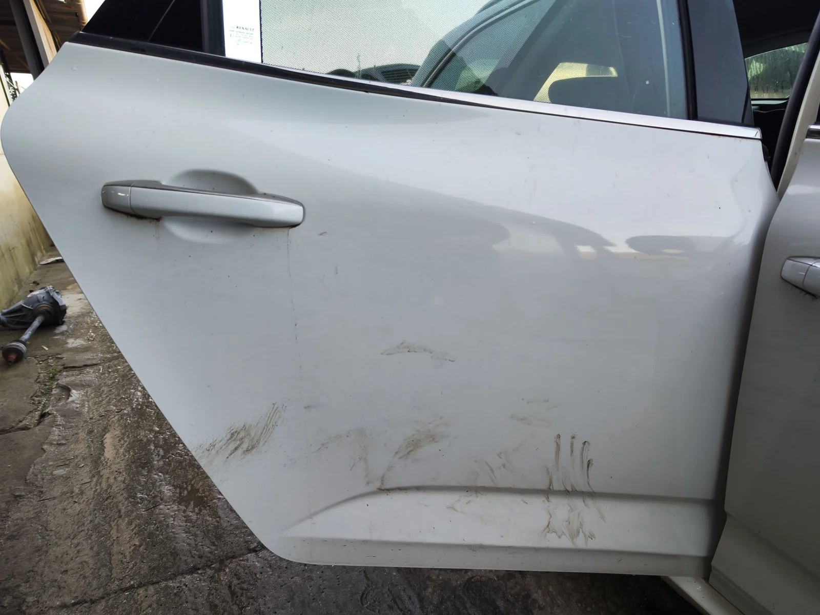 Foto de PUERTA TRASERA DERECHA RENAULT TALISMAN SPORT TOURER 1.6 dCi Diesel FAP Energy (131 CV / 96 KW)