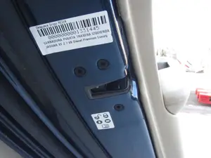 Foto de CERRADURA PUERTA TRASERA IZQUIERDA JAGUAR XF 2.7 V6 Diesel CAT (207 CV / 152 KW)