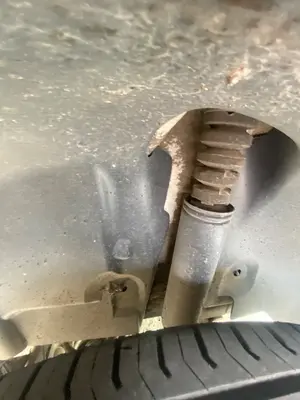Foto de BRAZO SUSPENSION TRASERO IZQUIERDO RENAULT CLIO III 1.5 dCi Diesel (68 CV / 50 KW)