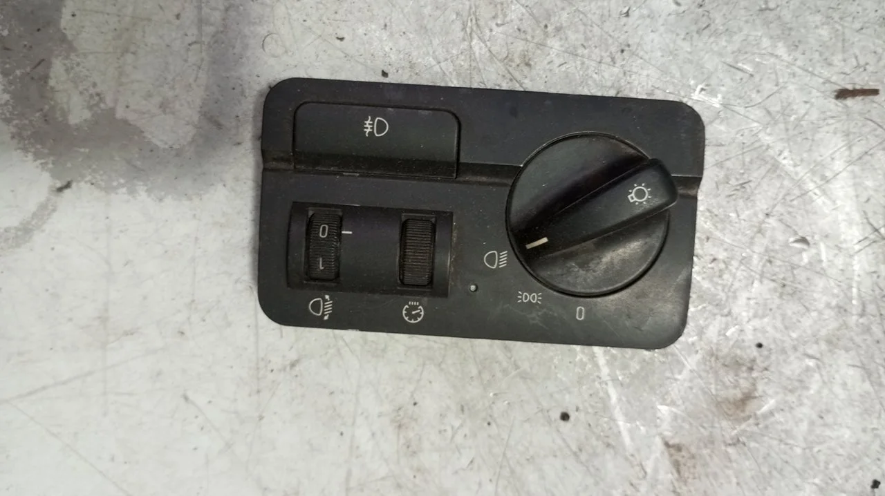 Foto de MANDO LUCES BMW SERIE 3 COUPE (E46) 1.9 CAT (118 CV / 87 KW) referencia 61318378573