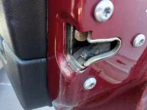 Foto de CERRADURA PUERTA DELANTERA IZQUIERDA OPEL ASTRA G BERLINA 1.7 16V DTI CAT (Y 17 DT / LR6) (75 CV / 55 KW) referencia 90561151