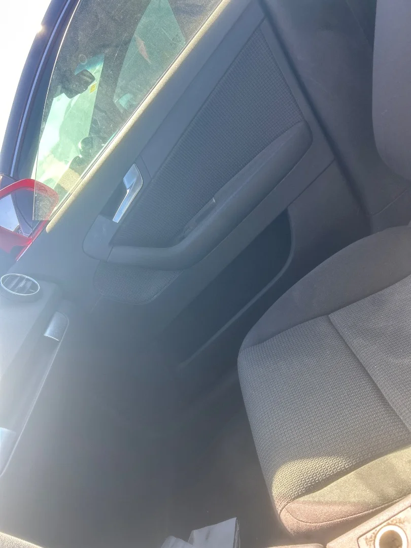 Foto de GUARNECIDO PUERTA DELANTERA DERECHA AUDI A3 SPORTBACK (8PA) 1.6 16V FSI (116 CV / 85 KW) referencia 8P4867104 FKZ