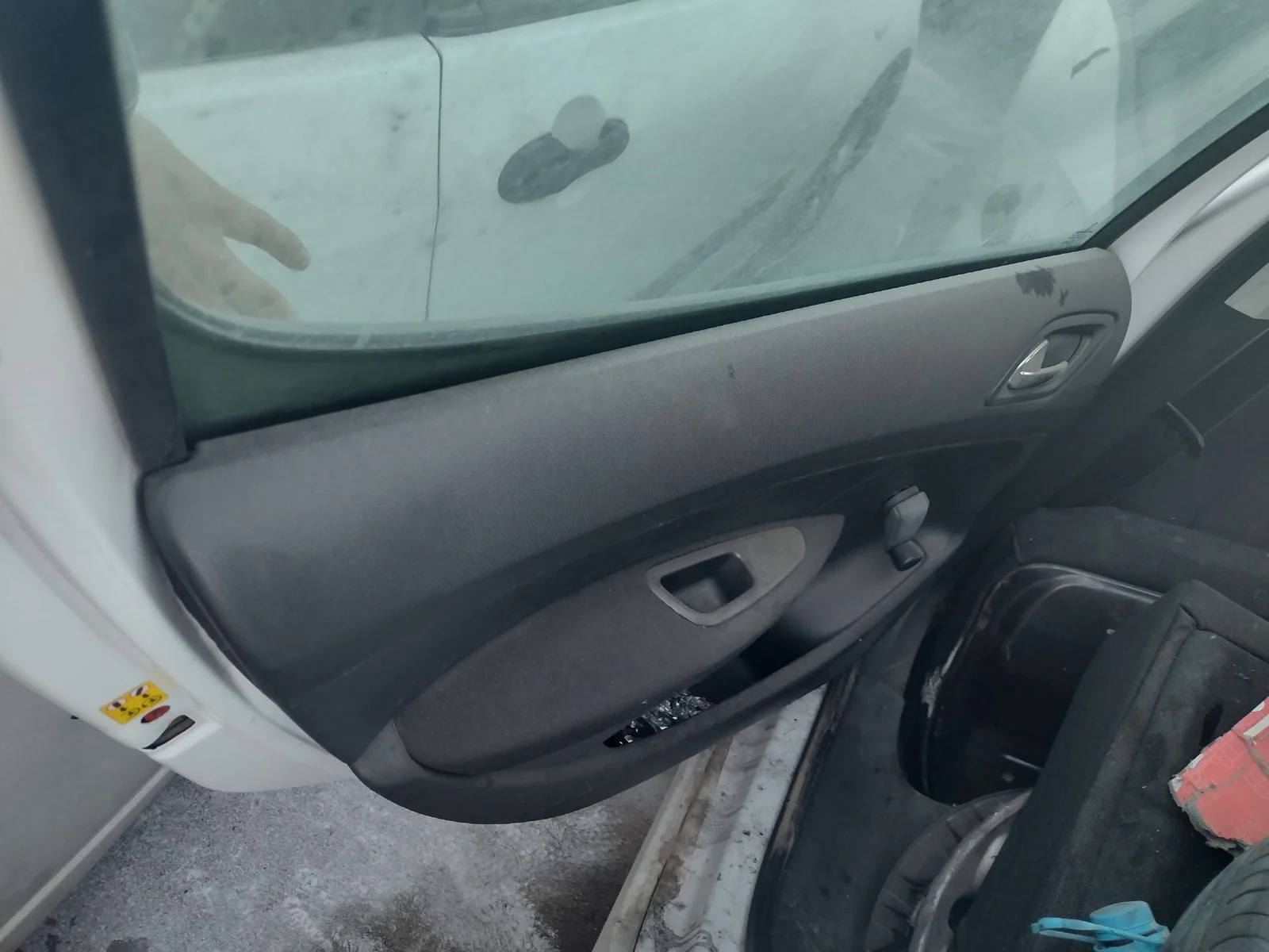 Foto de CERRADURA PUERTA TRASERA IZQUIERDA PEUGEOT 308 1.6 16V HDi FAP (92 CV / 68 KW) referencia 9800617280