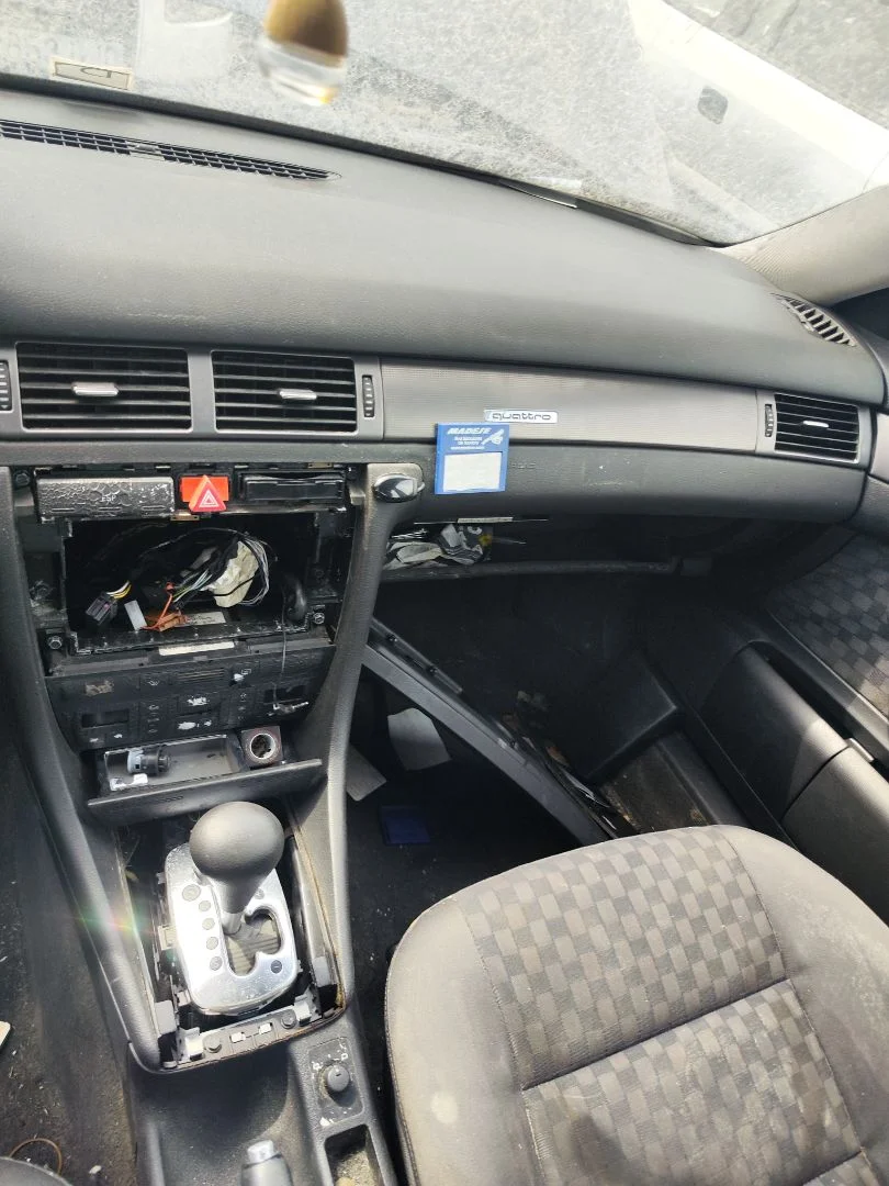 Foto de CONSOLA CENTRAL AUDI A6 BERLINA (4B2) 2.5 V6 24V TDI (180 CV / 132 KW)