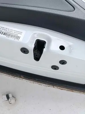 Foto de CERRADURA PUERTA TRASERA DERECHA VOLKSWAGEN GOLF VII (5G1/BE1) 2.0 TDI (184 CV / 135 KW) foto 4