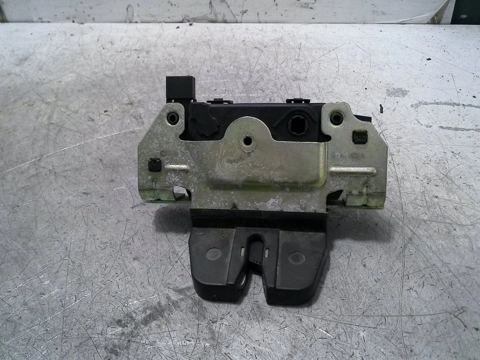 Foto de CERRADURA MALETERO / PORTON OPEL ASTRA H BERLINA 1.6 16V (105 CV / 77 KW) referencia 495058724