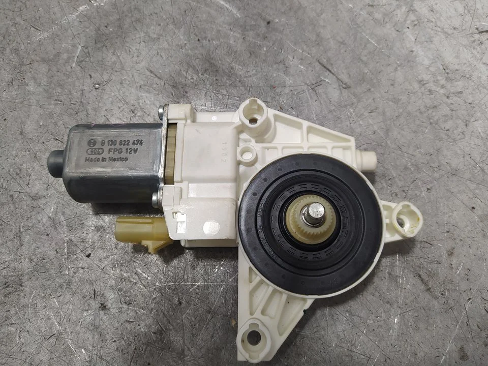 Foto de MOTOR ELEVALUNAS TRASERO DERECHO FIAT FREEMONT (345) 2.0 16V Multijet CAT (170 CV / 125 KW) referencia 964368101