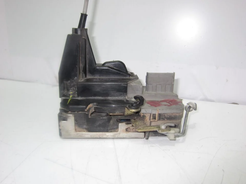Foto de CERRADURA PUERTA DELANTERA IZQUIERDA PEUGEOT 307 BREAK/ SW (S2) referencia 23973158