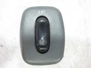 Foto de MANDO ELEVALUNAS DELANTERO DERECHO HYUNDAI ATOS (MX) 1.0 CAT (54 CV / 40 KW) referencia 9358002000