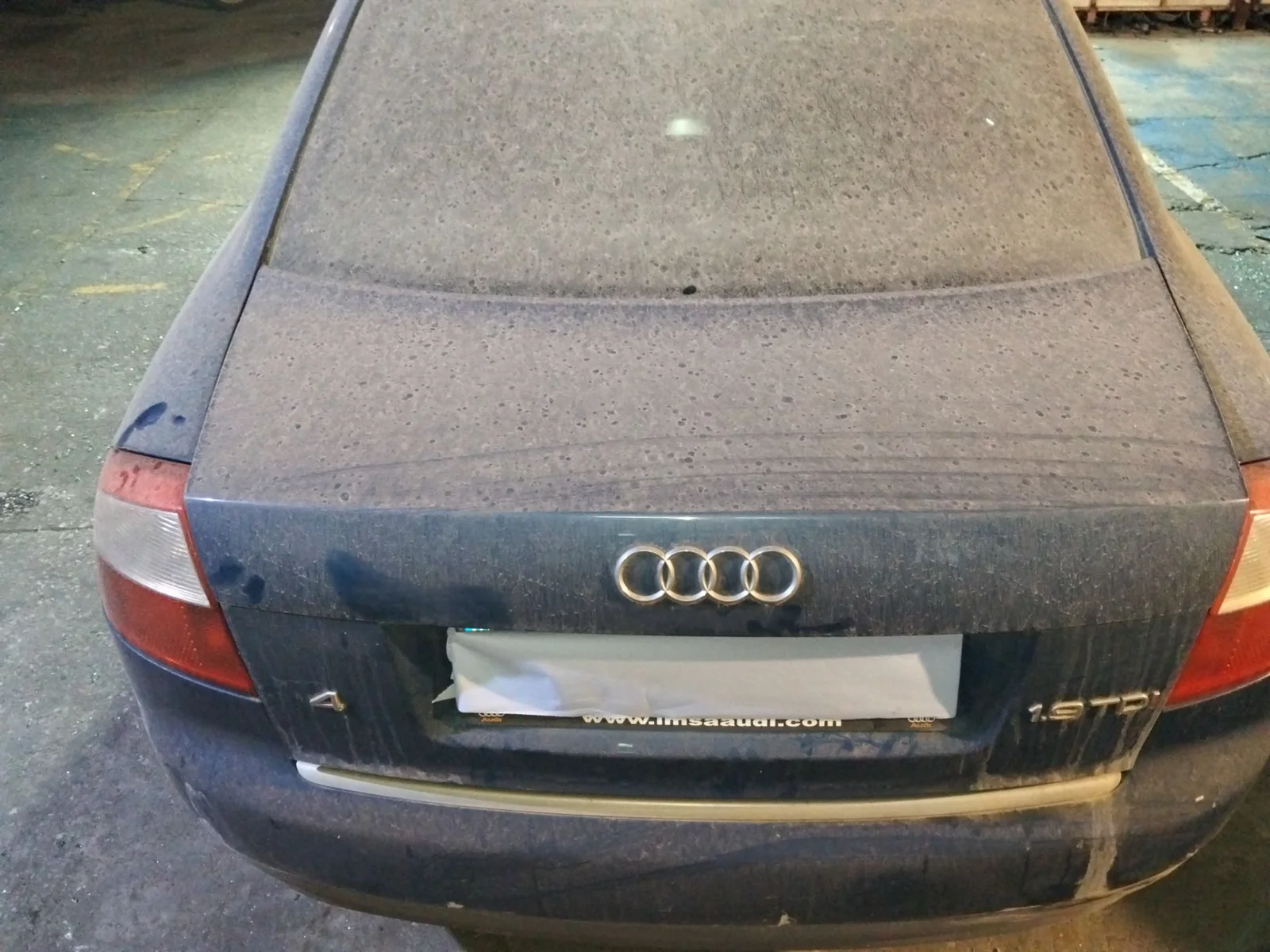 Foto de PORTON TRASERO AUDI A4 BERLINA (8E)