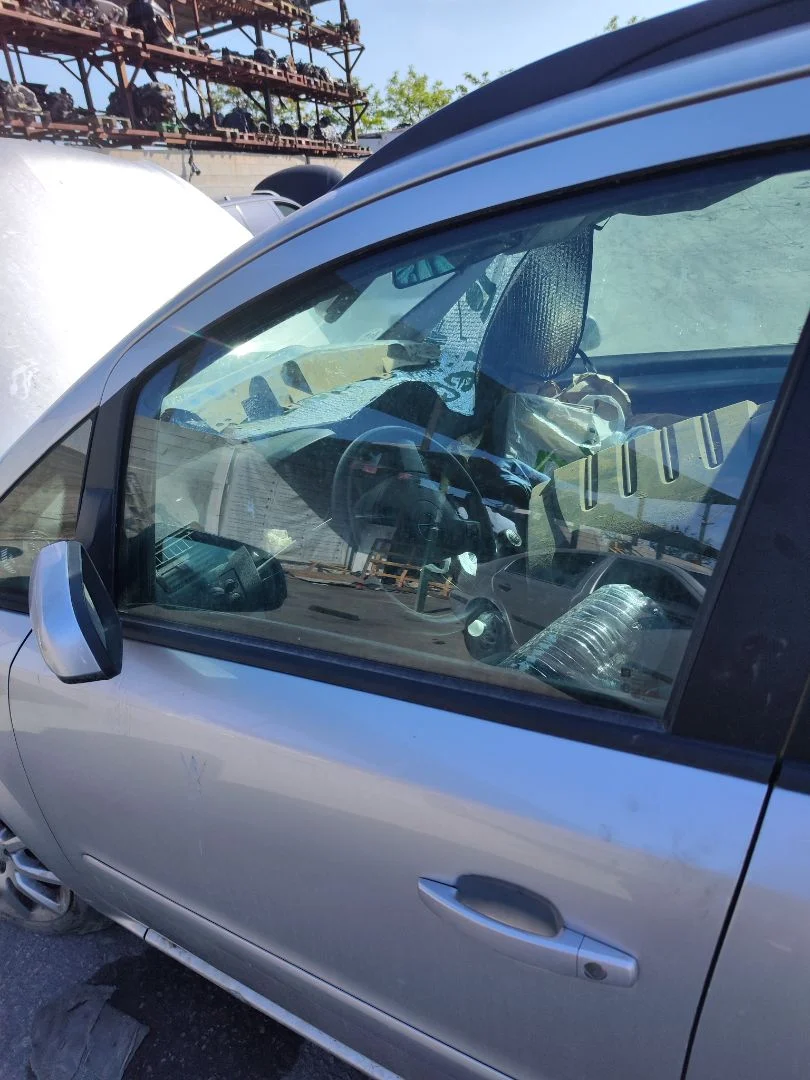 Foto de LUNA DELANTERA IZQUIERDA OPEL ZAFIRA B 1.9 CDTI (120 CV / 88 KW) referencia 93184335