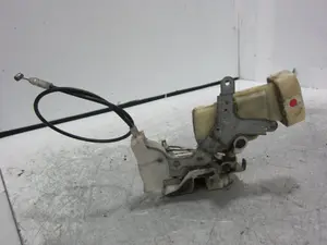 Foto de CERRADURA PUERTA DELANTERA IZQUIERDA TOYOTA YARIS (NCP1/NLP1/SCP1) 1.4 Turbodiesel CAT (75 CV / 55 KW) referencia 693200D011 foto 2