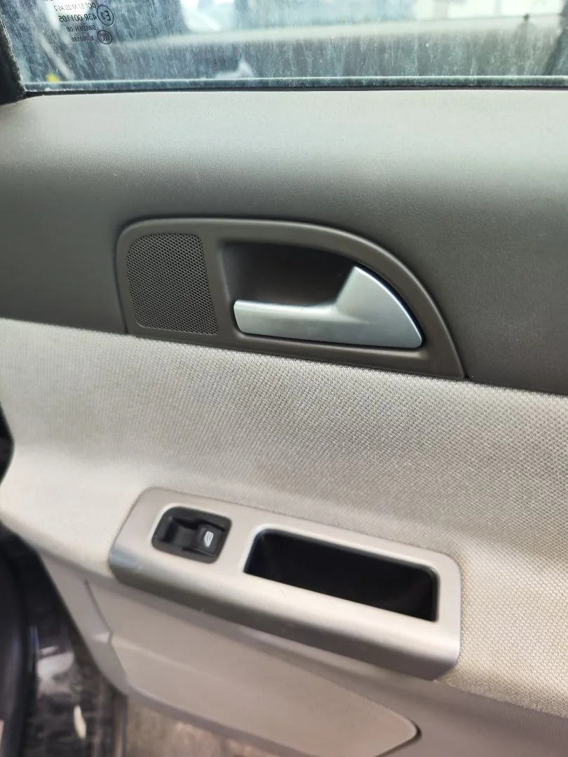 Foto de MANETA INTERIOR TRASERA DERECHA VOLVO V50 FAMILIAR 2.0 Diesel CAT (136 CV / 100 KW) referencia 8679478