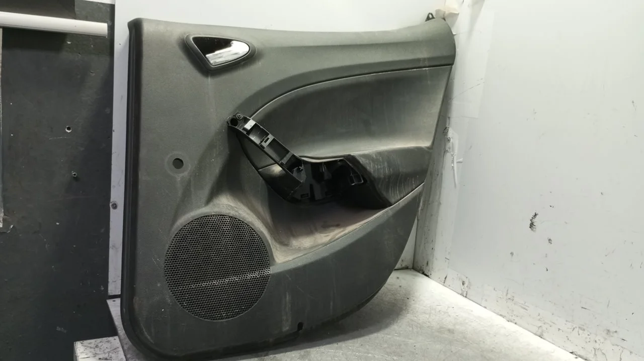 Foto de GUARNECIDO PUERTA TRASERA DERECHA SEAT IBIZA (6P1) 1.0 (75 CV / 55 KW) referencia 6P4867212