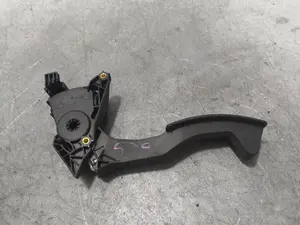 Foto de POTENCIOMETRO PEDAL RENAULT TWINGO III 1.0 SCe (71 CV / 52 KW) referencia 180023357R foto 4