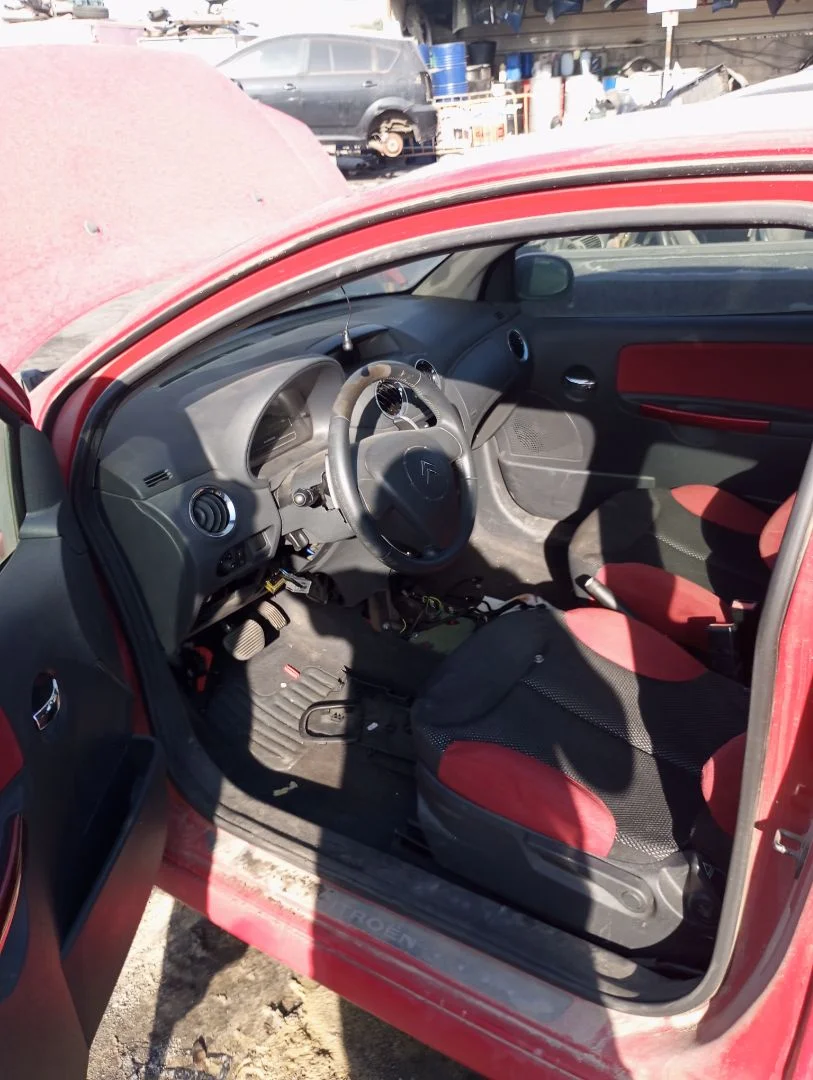 Foto de GOMAS CONTORNO PUERTA CITROEN C2 1.4 (73 CV / 54 KW)