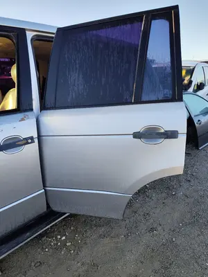 Foto de PUERTA TRASERA IZQUIERDA LAND ROVER RANGE ROVER (LM) 4.4 V8 CAT (306 CV / 225 KW) foto 2